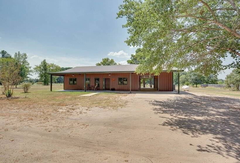 Fire Pit At Dog Friendly Countryside Quitman Cabin