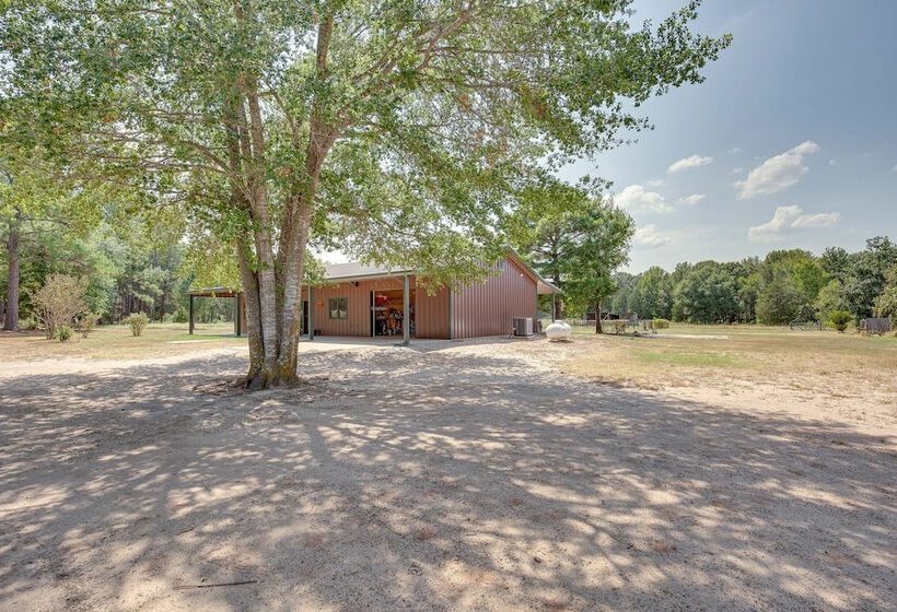 Fire Pit At Dog Friendly Countryside Quitman Cabin