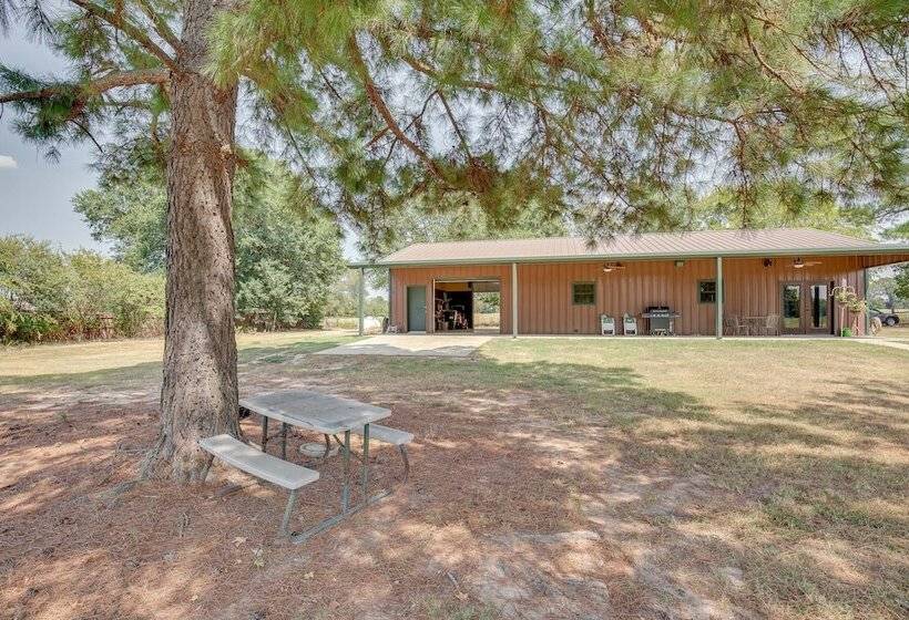 Fire Pit At Dog Friendly Countryside Quitman Cabin