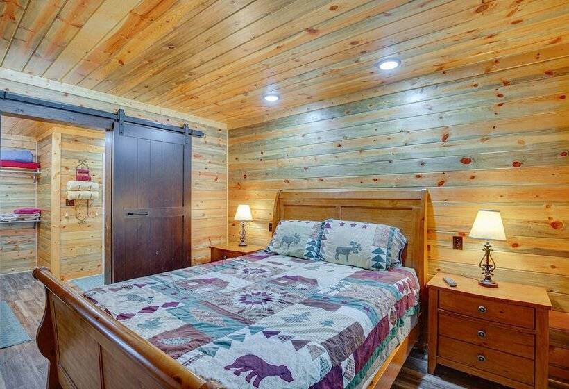 Fire Pit At Dog Friendly Countryside Quitman Cabin