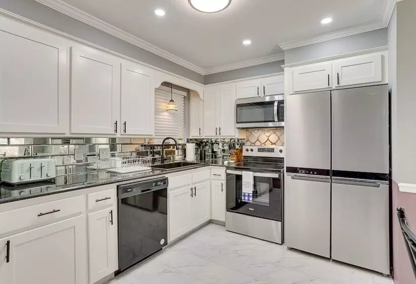 Edmond Home Near Colleges, Lakes, & Shopping!