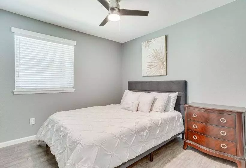 Edmond Home Near Colleges, Lakes, & Shopping!