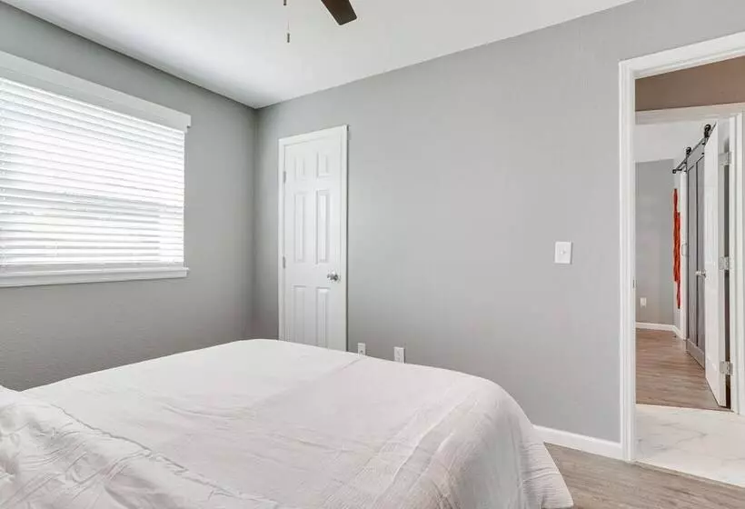 Edmond Home Near Colleges, Lakes, & Shopping!