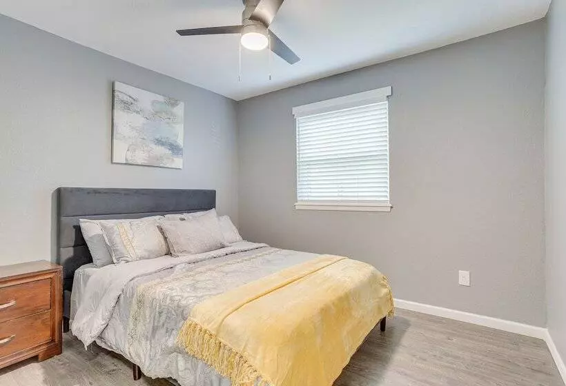 Edmond Home Near Colleges, Lakes, & Shopping!