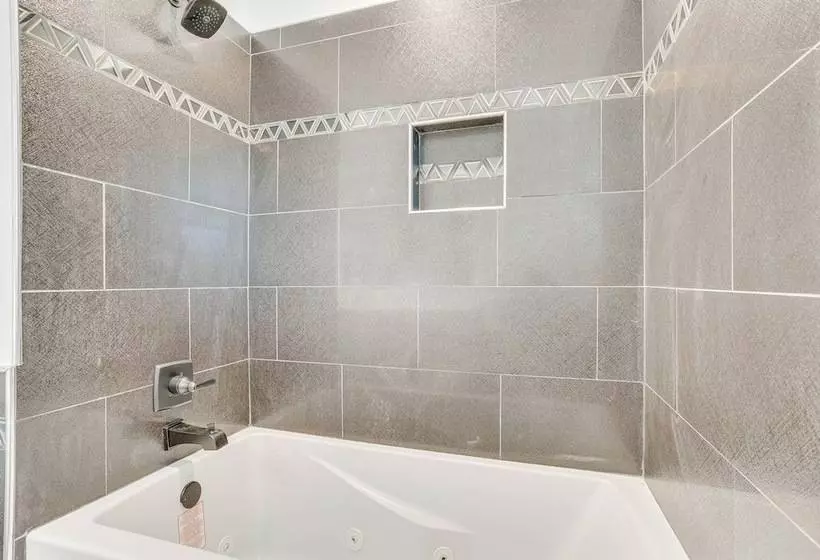 Edmond Home Near Colleges, Lakes, & Shopping!