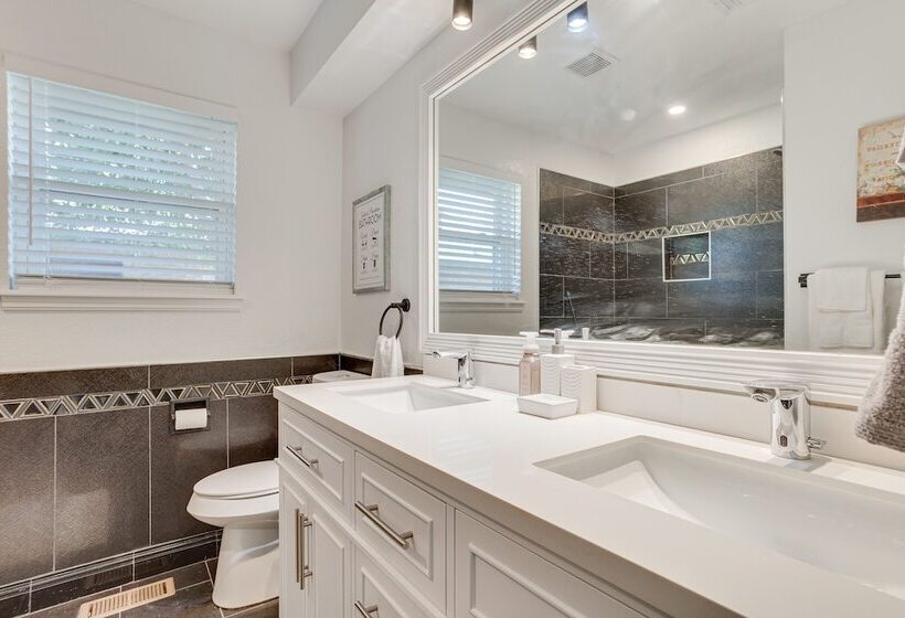 Edmond Home Near Colleges, Lakes, & Shopping!