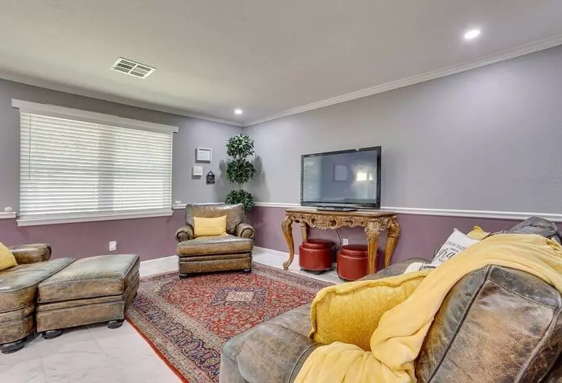 Edmond Home Near Colleges, Lakes, & Shopping!