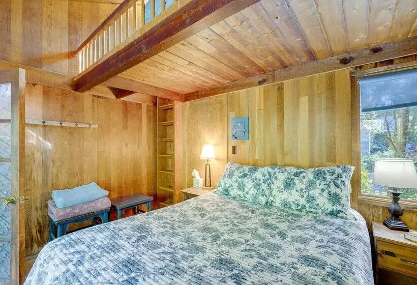 Enchanting Arch Cape Retreat W/ Hot Tub, Fireplace