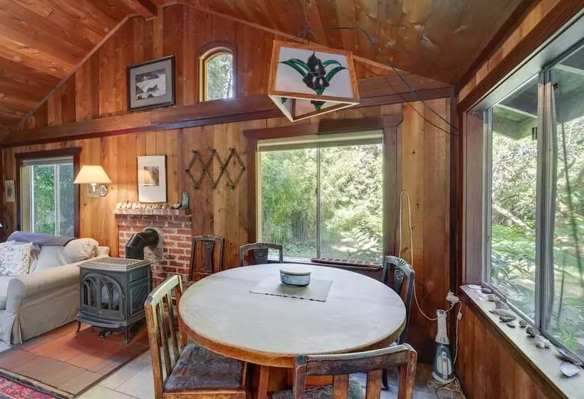 Enchanting Arch Cape Retreat W/ Hot Tub, Fireplace