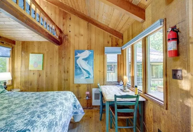 Enchanting Arch Cape Retreat W/ Hot Tub, Fireplace