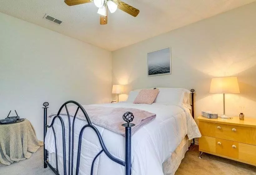 Family Friendly Spring Hill Vacation Home W/ Lanai