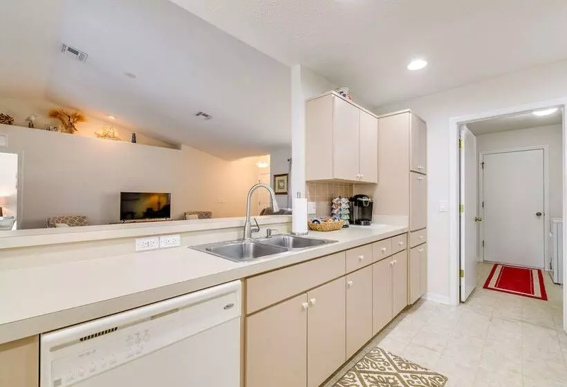 Family Friendly Spring Hill Vacation Home W/ Lanai