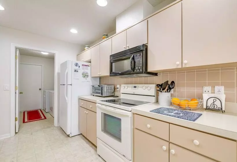 Family Friendly Spring Hill Vacation Home W/ Lanai