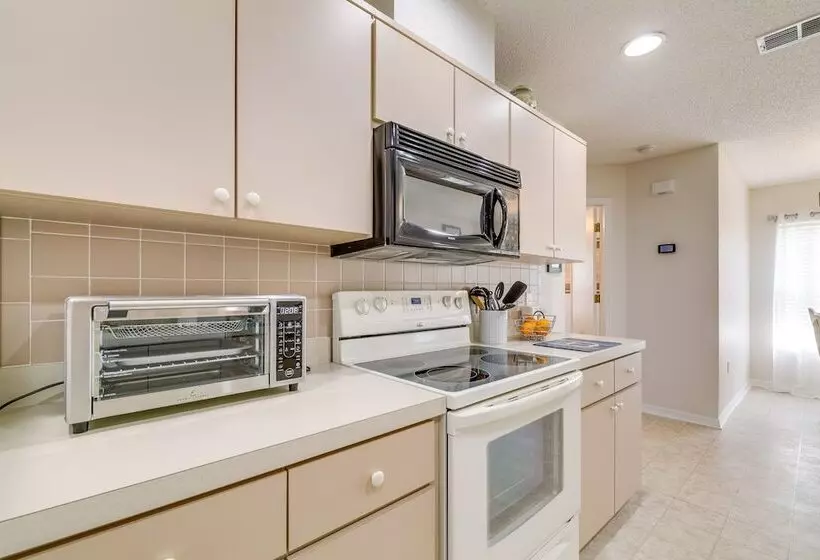 Family Friendly Spring Hill Vacation Home W/ Lanai