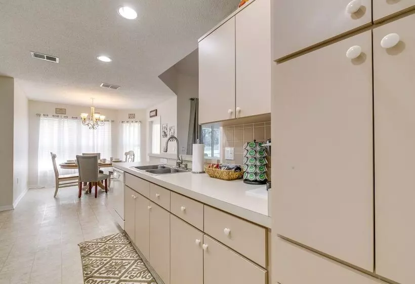 Family Friendly Spring Hill Vacation Home W/ Lanai