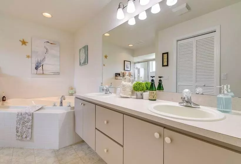 Family Friendly Spring Hill Vacation Home W/ Lanai