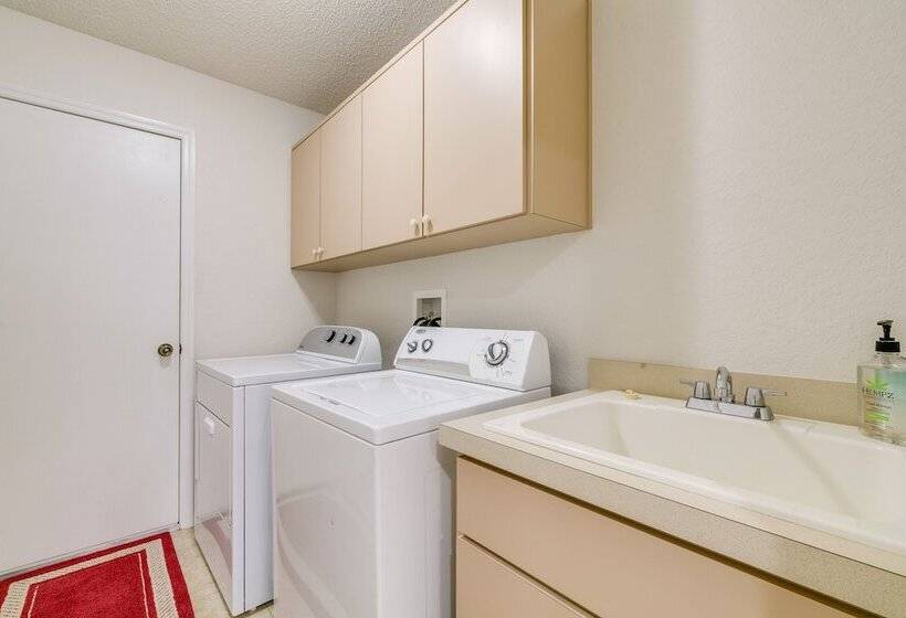 Family Friendly Spring Hill Vacation Home W/ Lanai