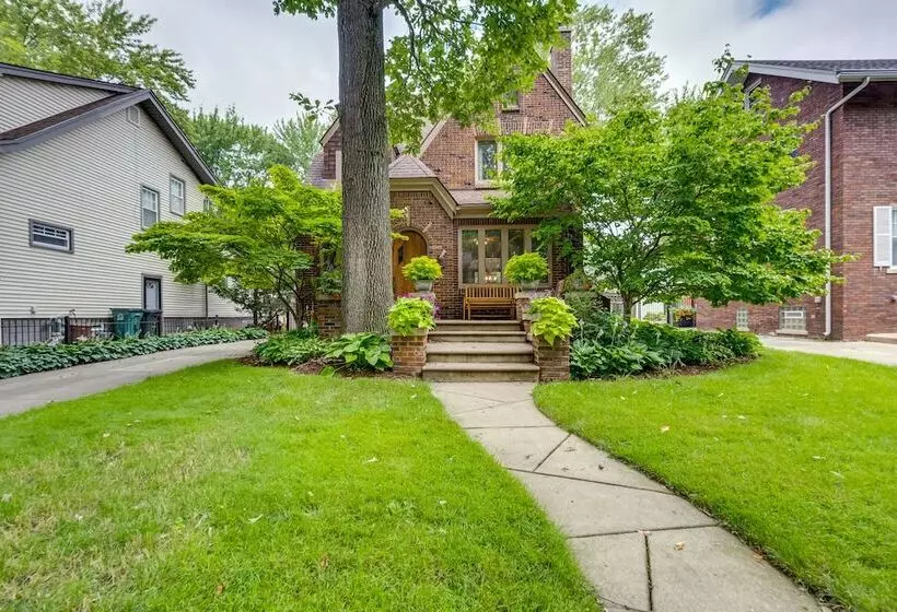 Ferndale Gem, Walk To Stores & Restaurants!