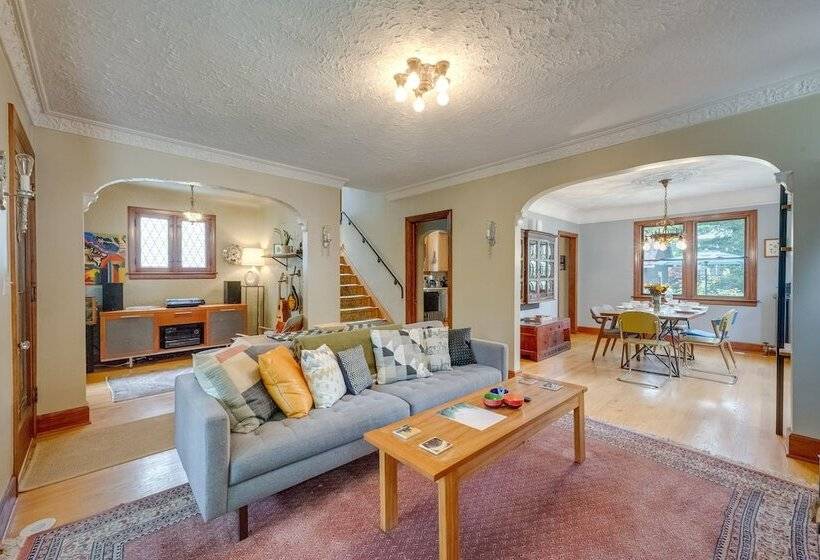 Ferndale Gem, Walk To Stores & Restaurants!