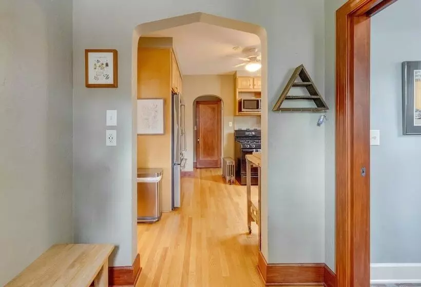 Ferndale Gem, Walk To Stores & Restaurants!