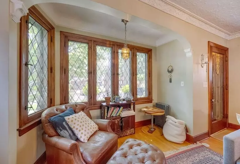 Ferndale Gem, Walk To Stores & Restaurants!