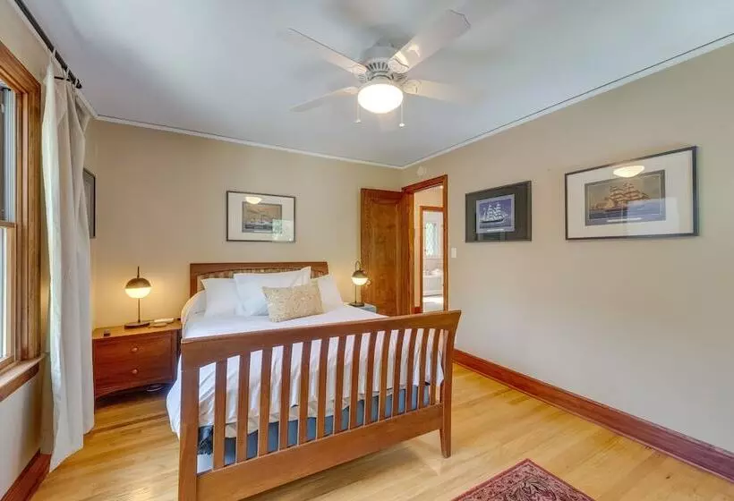 Ferndale Gem, Walk To Stores & Restaurants!