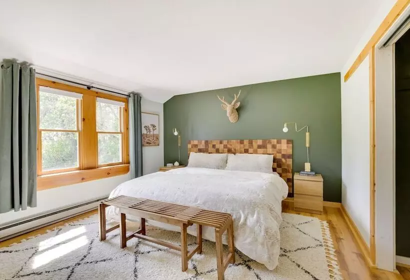 Gorgeous Sunday River Cabin W/ Saltwater Hot Tub!