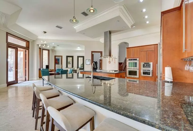 Groveland Home W/ Pool: Luxurious Lakefront Oasis!