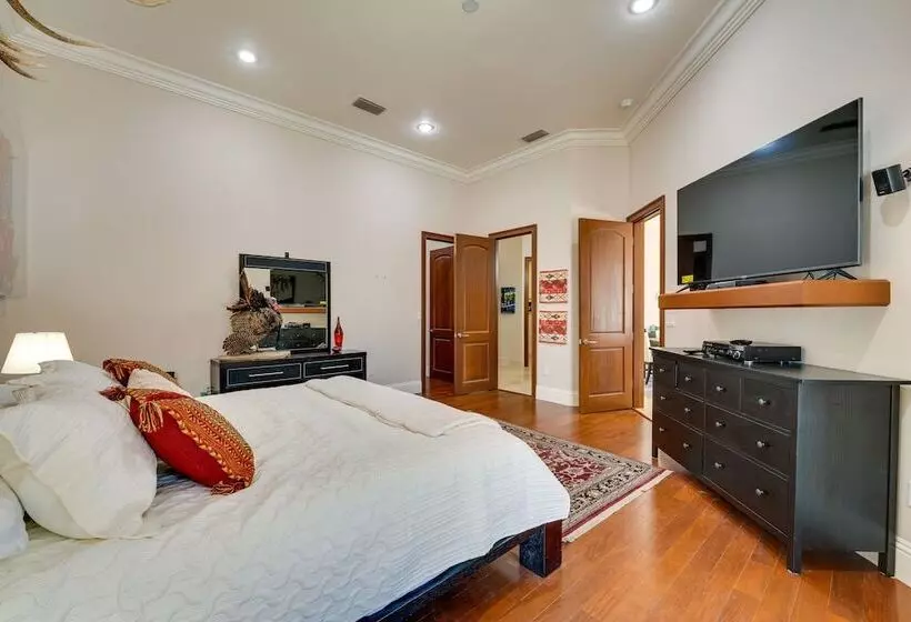 Groveland Home W/ Pool: Luxurious Lakefront Oasis!