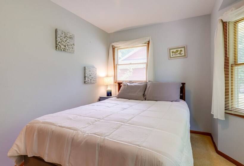 Hart Haven W/ Cozy Fireplace, Deck & Grill!