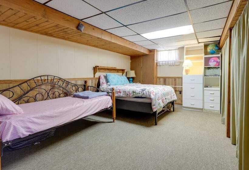 Hart Haven W/ Cozy Fireplace, Deck & Grill!