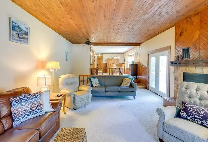 Hart Haven W/ Cozy Fireplace, Deck & Grill!