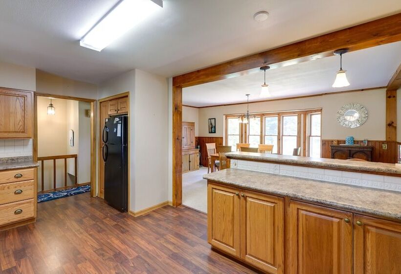 Hart Haven W/ Cozy Fireplace, Deck & Grill!