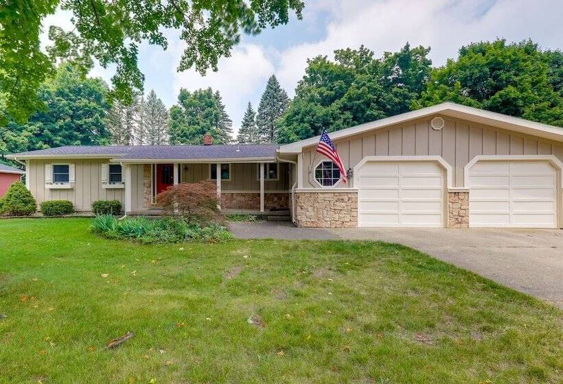 Hart Haven W/ Cozy Fireplace, Deck & Grill!