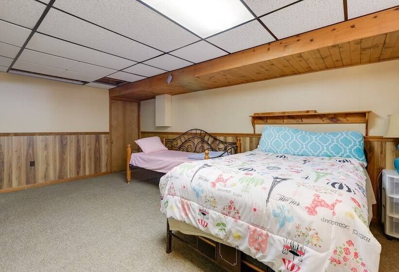 Hart Haven W/ Cozy Fireplace, Deck & Grill!