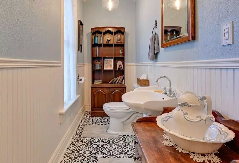 Historical Victorian Home In Charming Waupaca!