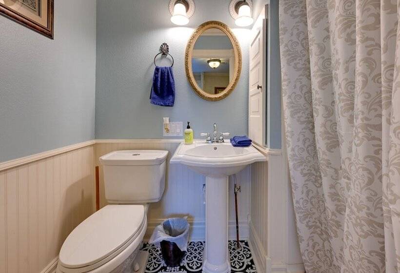 Historical Victorian Home In Charming Waupaca!