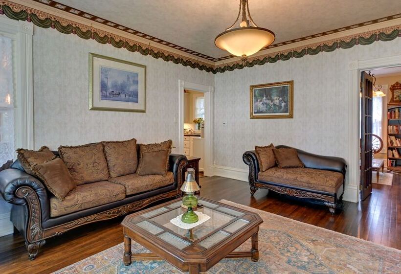 Historical Victorian Home In Charming Waupaca!