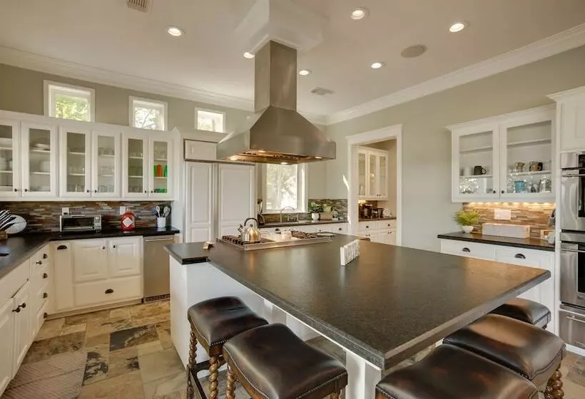 Lake Livingston Paradise: Outdoor Pool W/ Slide!