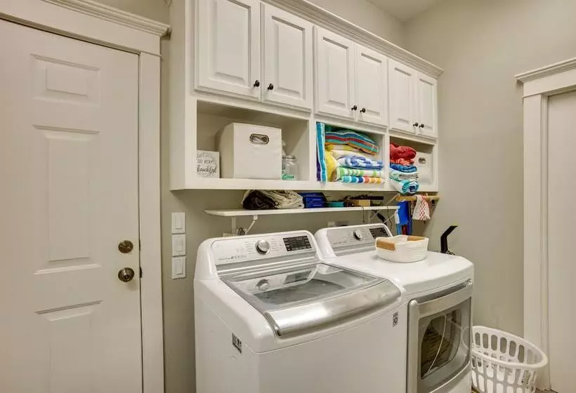 Lake Livingston Paradise: Outdoor Pool W/ Slide!