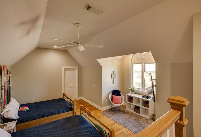 Lake Livingston Paradise: Outdoor Pool W/ Slide!