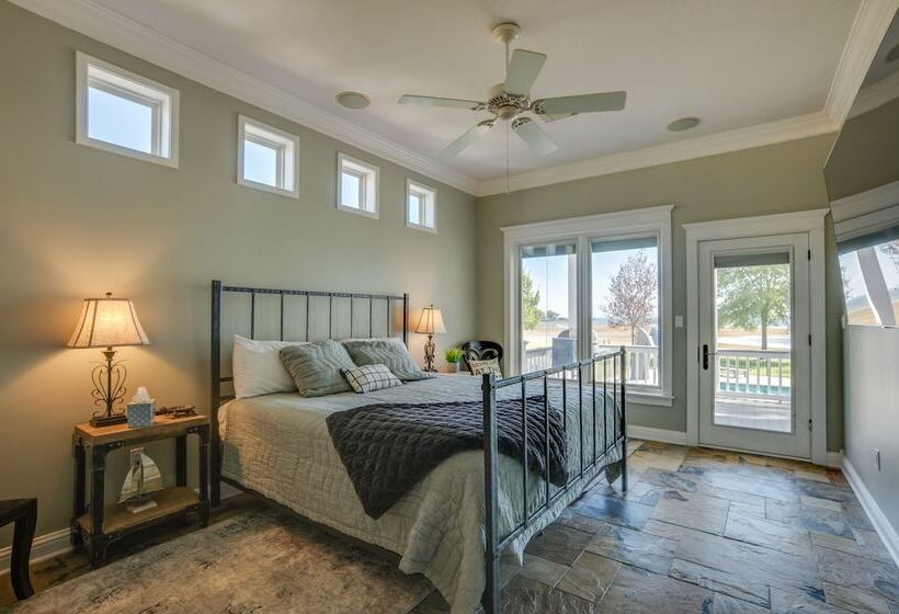 Lake Livingston Paradise: Outdoor Pool W/ Slide!