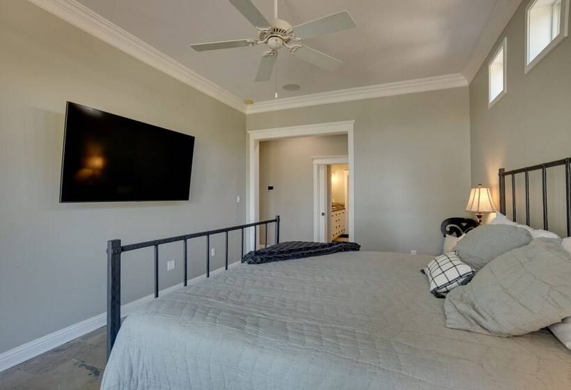 Lake Livingston Paradise: Outdoor Pool W/ Slide!