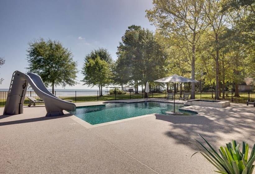 Lake Livingston Paradise: Outdoor Pool W/ Slide!