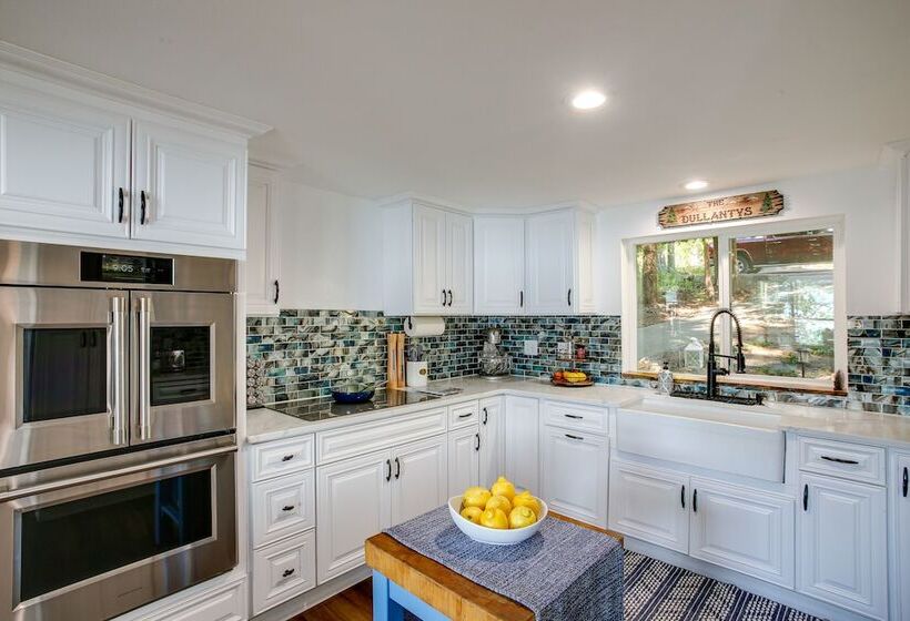 Lakefront Bliss: Coeur D Alene Cabin W/ Dock!