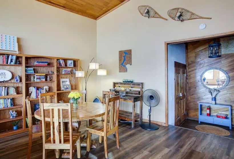 Lakefront Bliss: Coeur D Alene Cabin W/ Dock!