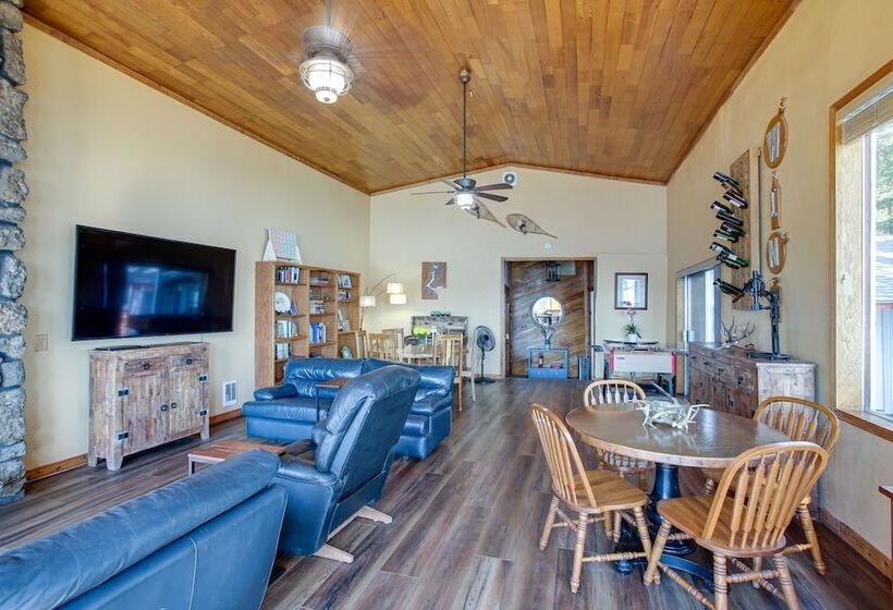 Lakefront Bliss: Coeur D Alene Cabin W/ Dock!