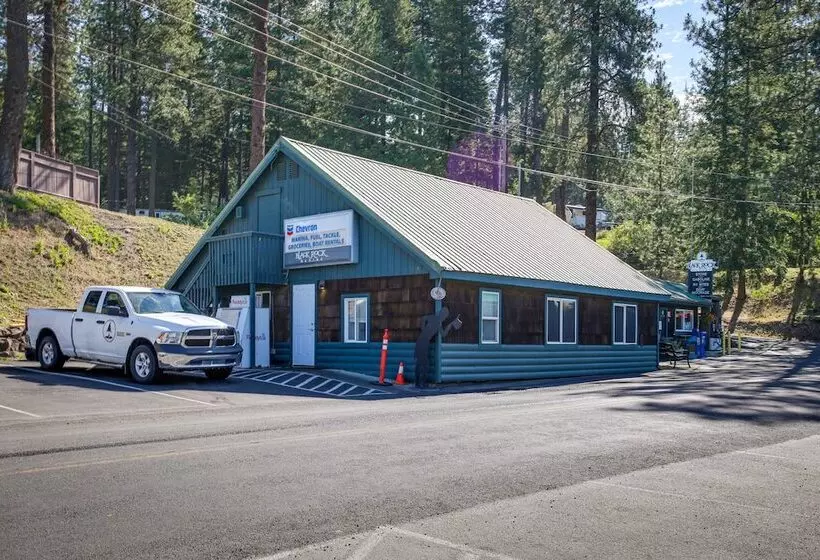 Lakefront Bliss: Coeur D Alene Cabin W/ Dock!