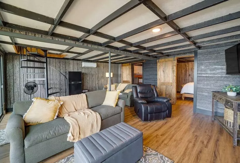 Lakefront Grove Retreat: Private Boat Slip & Dock!