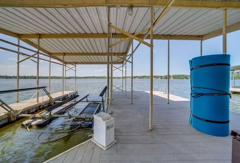 Lakefront Grove Retreat: Private Boat Slip & Dock!